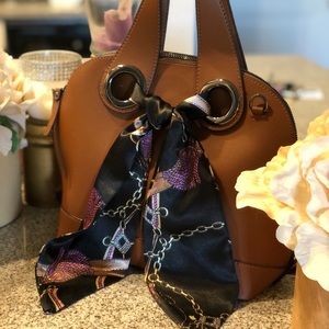🚨BLACK FRIDAY SALE! EUC Handbag